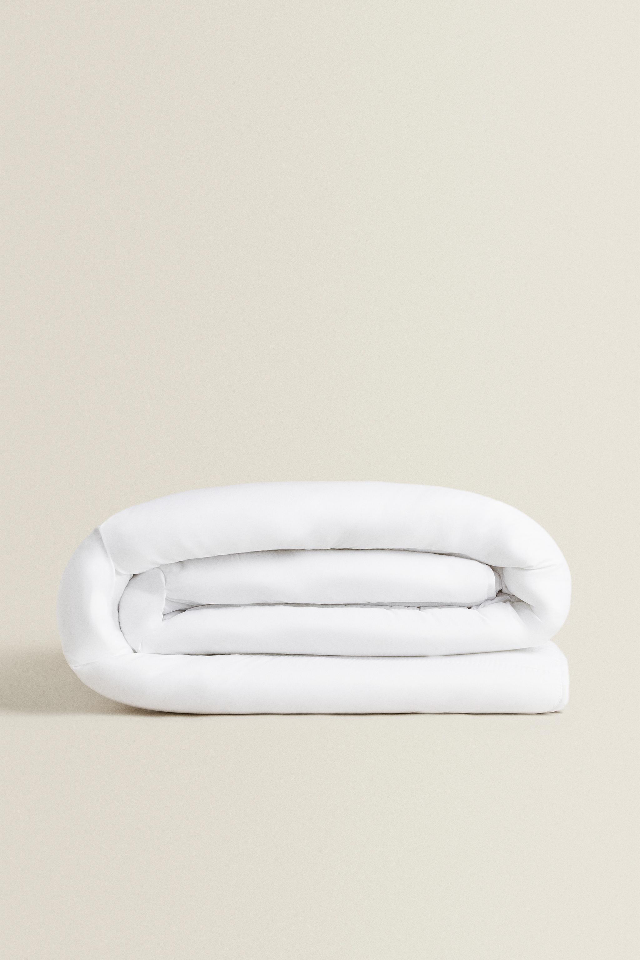 COUETTE EN MICROFIBRE (350GxM²)
